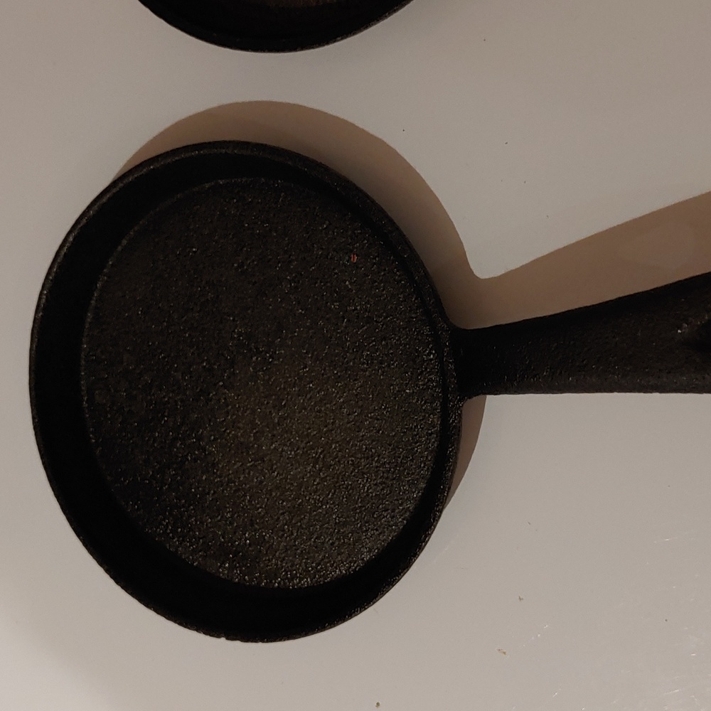 2 x Small Cast Iron Skillet